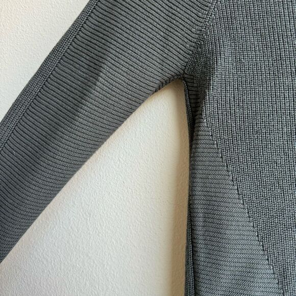 Athleta Women's Gray Merino Wool Blend Hanover V-Neck Sweater Size XS Relaxed - Picture 4 of 7